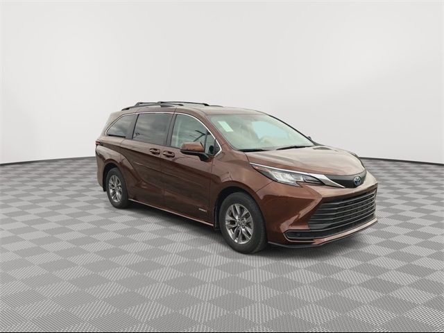 2021 Toyota Sienna LE