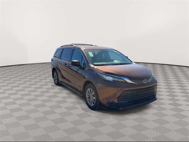 2021 Toyota Sienna LE