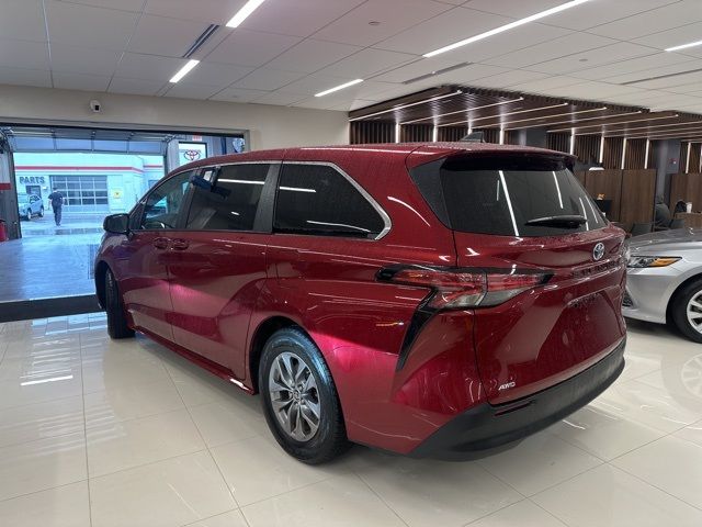 2021 Toyota Sienna LE