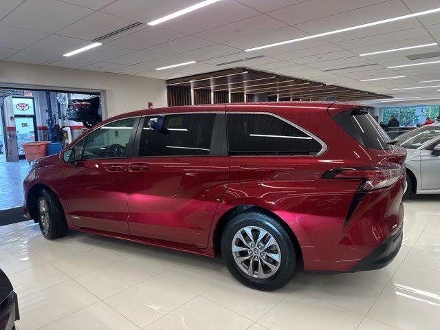 2021 Toyota Sienna LE