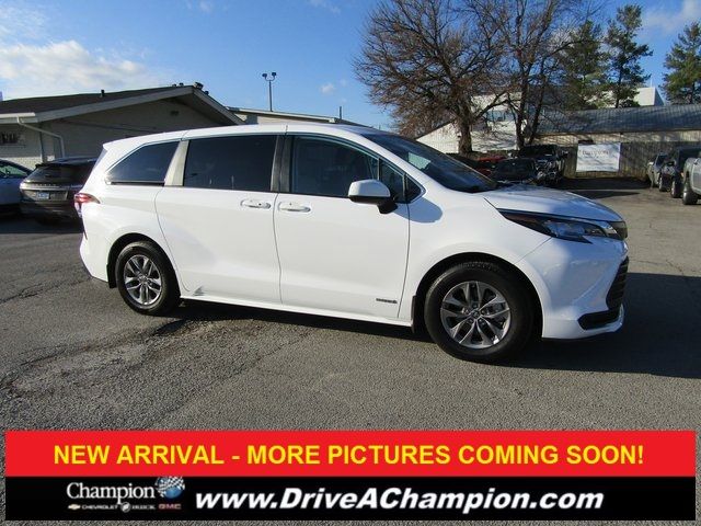 2021 Toyota Sienna LE