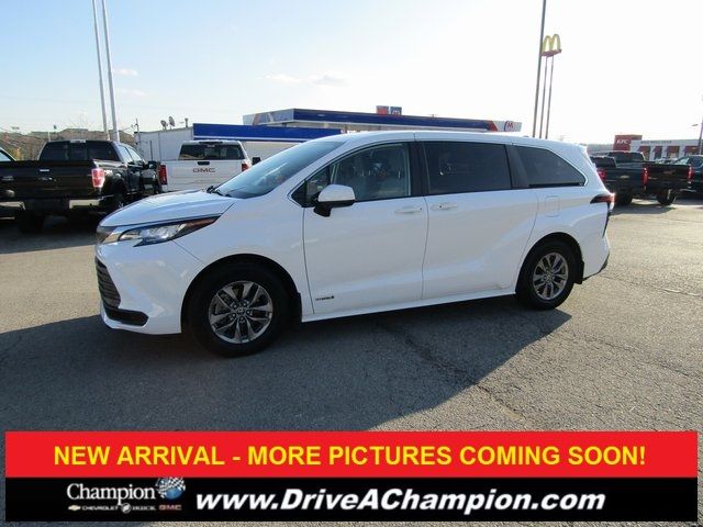 2021 Toyota Sienna LE