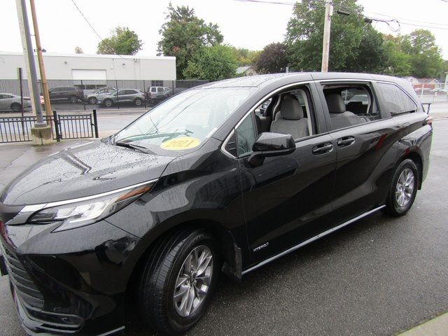 2021 Toyota Sienna LE