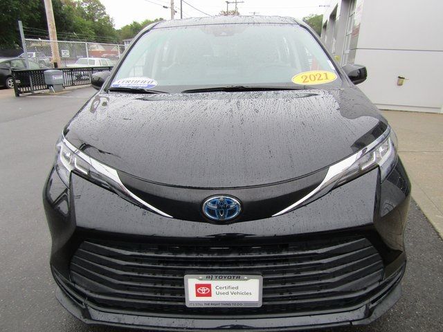 2021 Toyota Sienna LE