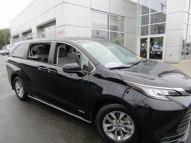 2021 Toyota Sienna LE