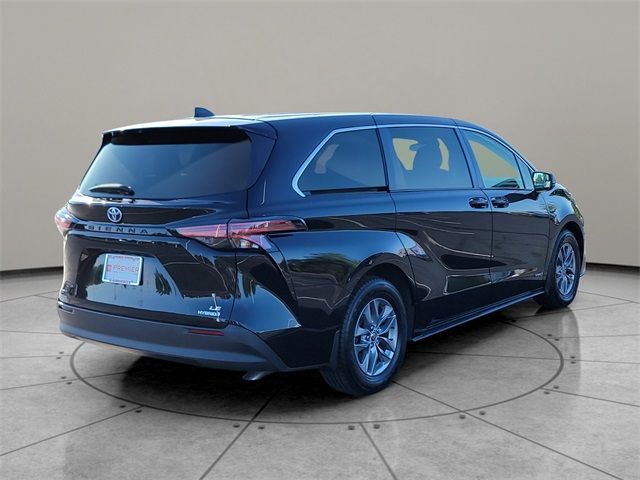 2021 Toyota Sienna LE