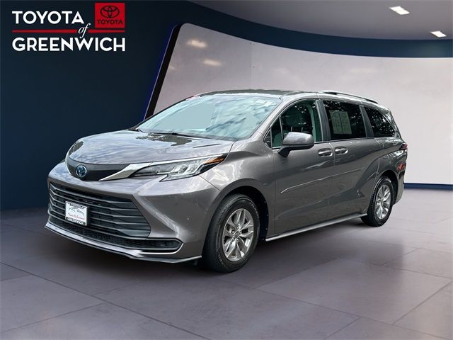 2021 Toyota Sienna LE