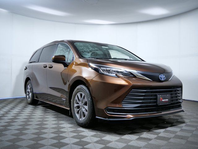 2021 Toyota Sienna LE