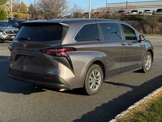 2021 Toyota Sienna LE