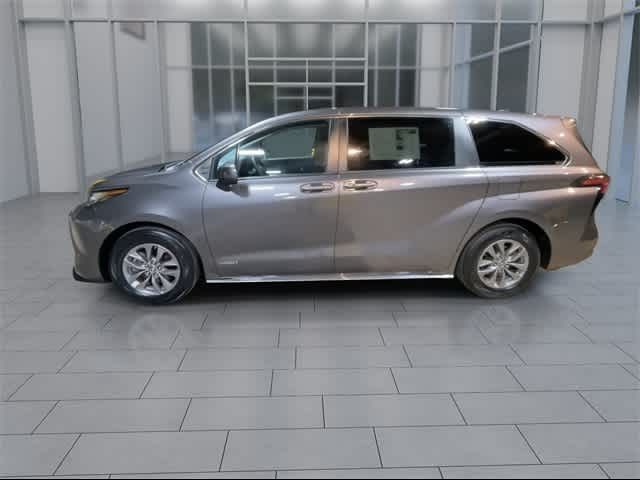 2021 Toyota Sienna LE