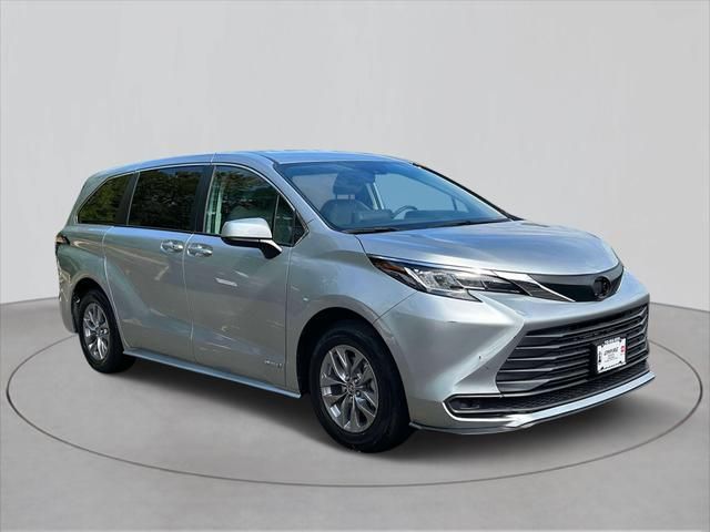 2021 Toyota Sienna LE