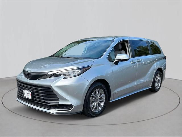 2021 Toyota Sienna LE