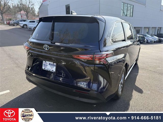 2021 Toyota Sienna LE