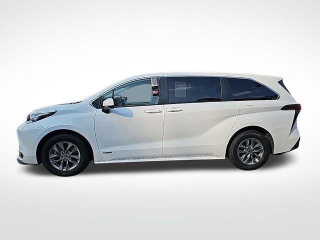 2021 Toyota Sienna LE