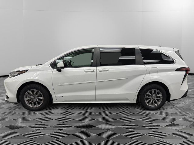 2021 Toyota Sienna LE