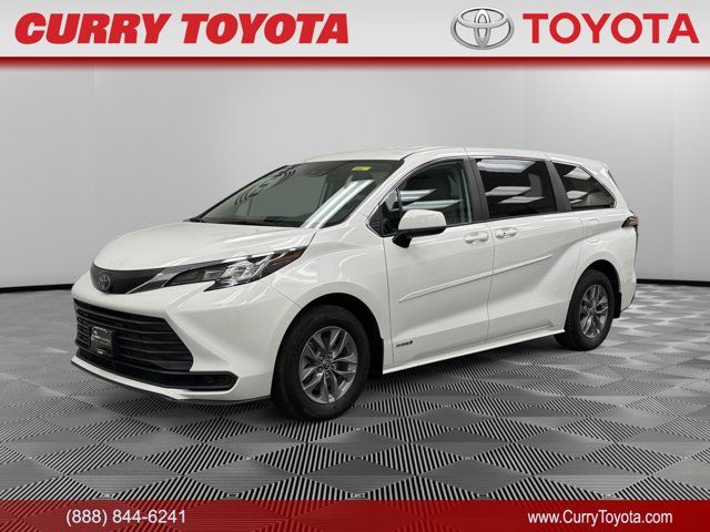 2021 Toyota Sienna LE