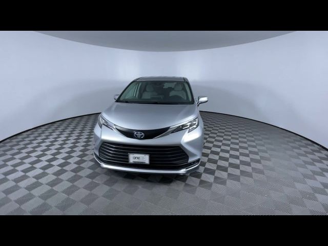 2021 Toyota Sienna LE