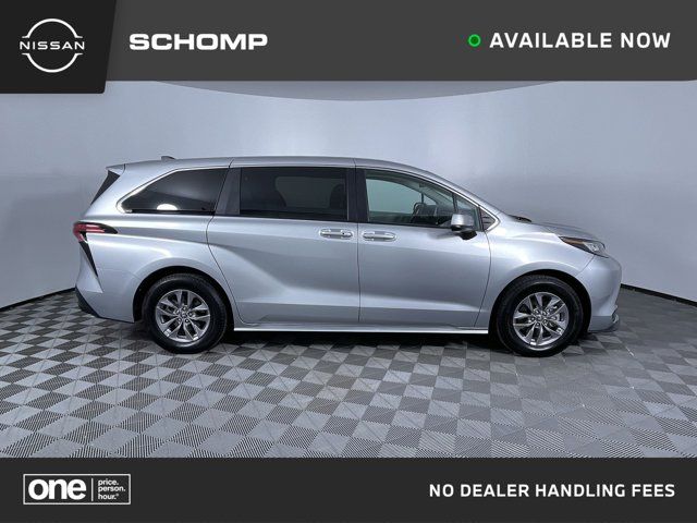 2021 Toyota Sienna LE