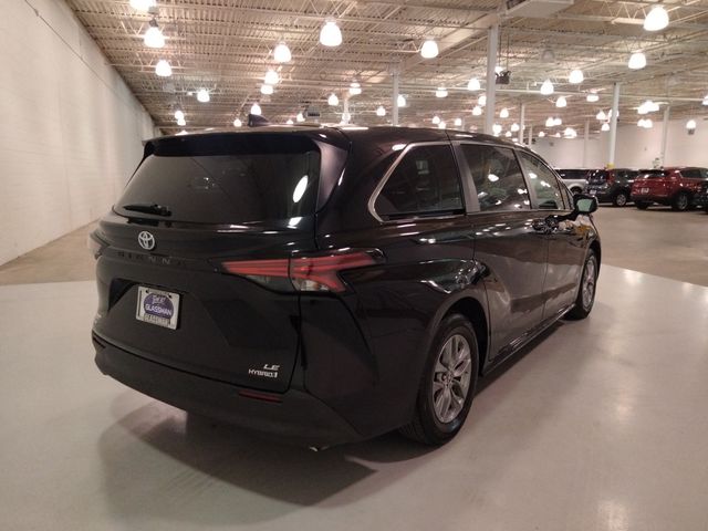 2021 Toyota Sienna LE