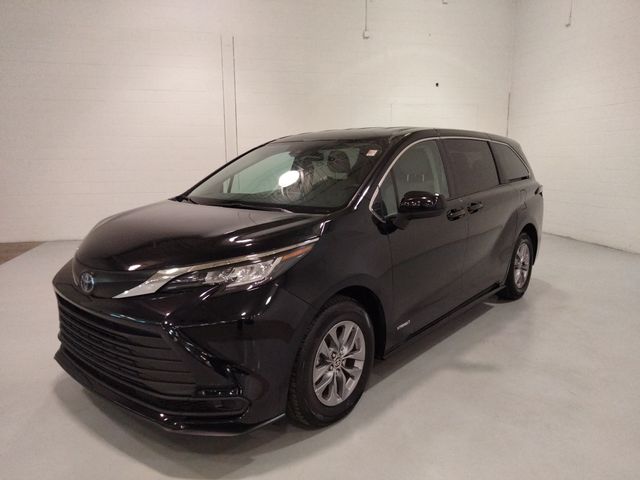 2021 Toyota Sienna LE