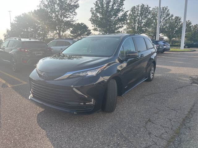 2021 Toyota Sienna LE