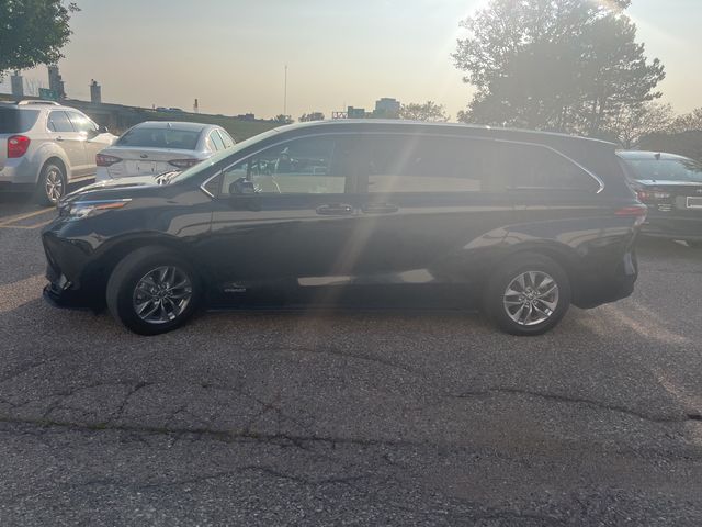 2021 Toyota Sienna LE