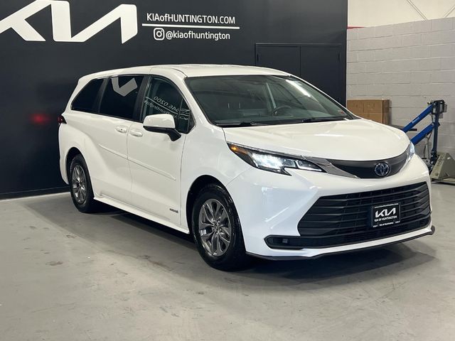 2021 Toyota Sienna LE