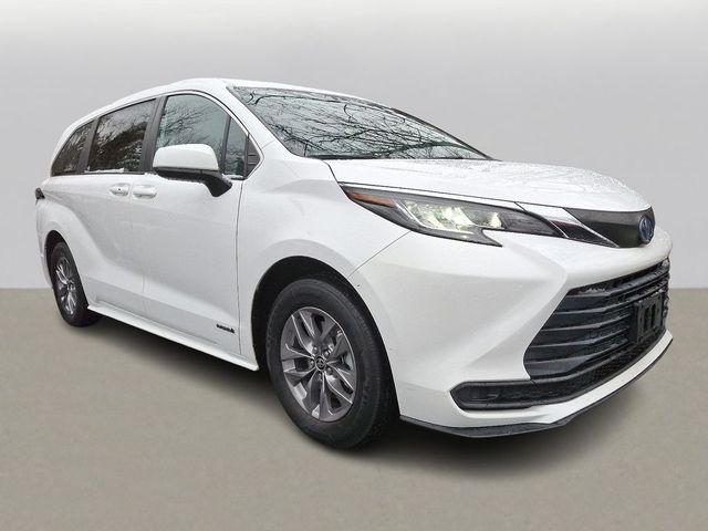 2021 Toyota Sienna LE