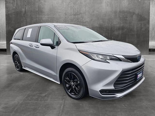 2021 Toyota Sienna LE