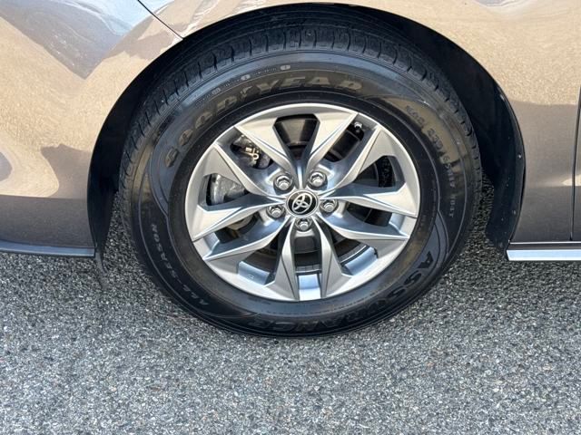 2021 Toyota Sienna LE