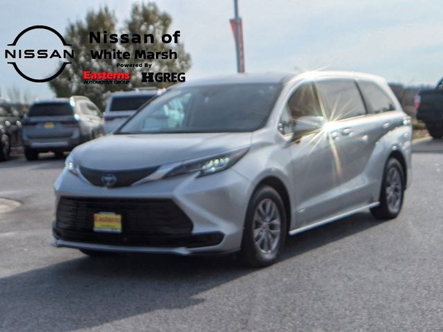 2021 Toyota Sienna LE