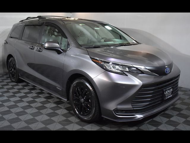 2021 Toyota Sienna LE