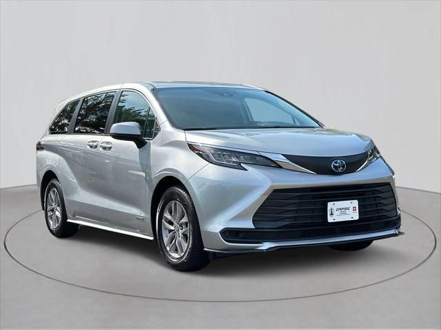 2021 Toyota Sienna LE