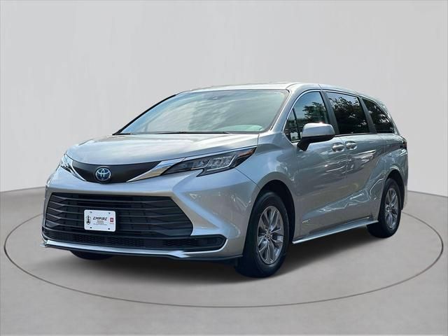 2021 Toyota Sienna LE