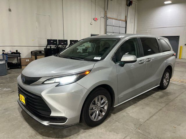 2021 Toyota Sienna LE