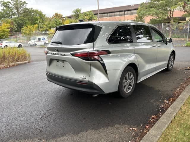 2021 Toyota Sienna LE