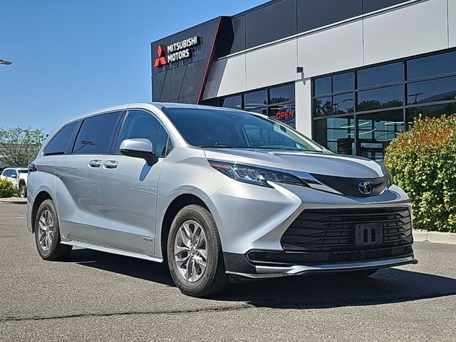 2021 Toyota Sienna LE