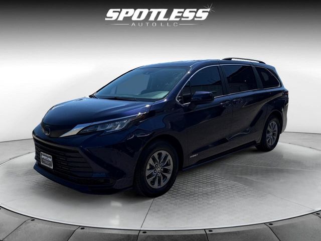 2021 Toyota Sienna LE