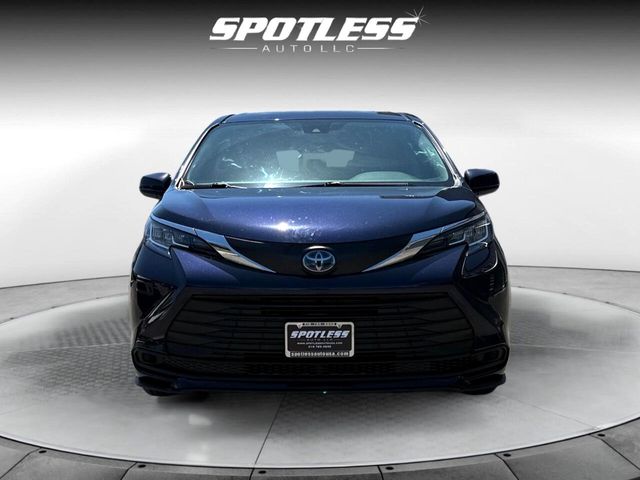 2021 Toyota Sienna LE