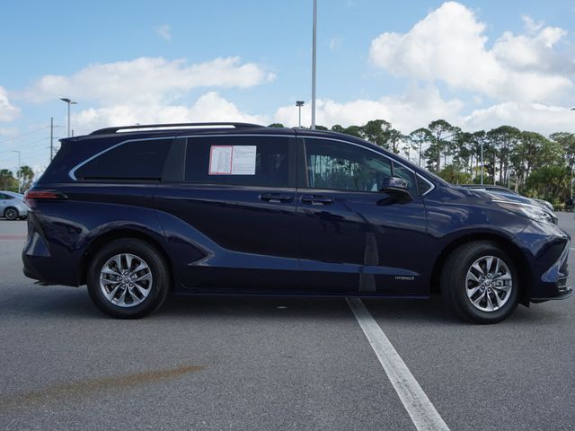 2021 Toyota Sienna LE