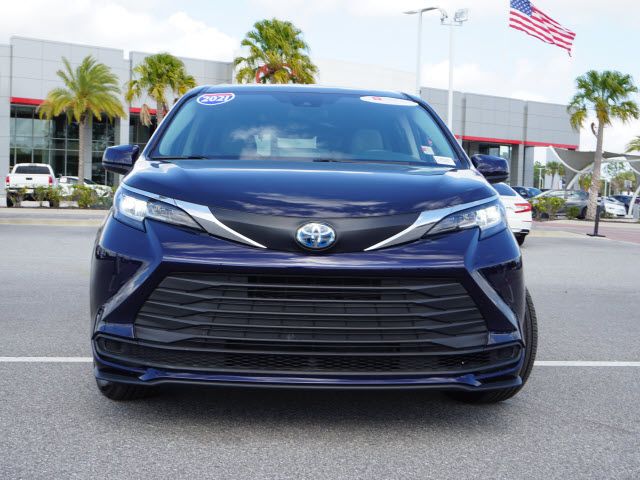 2021 Toyota Sienna LE