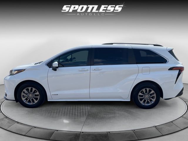 2021 Toyota Sienna LE