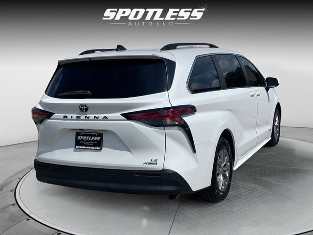 2021 Toyota Sienna LE