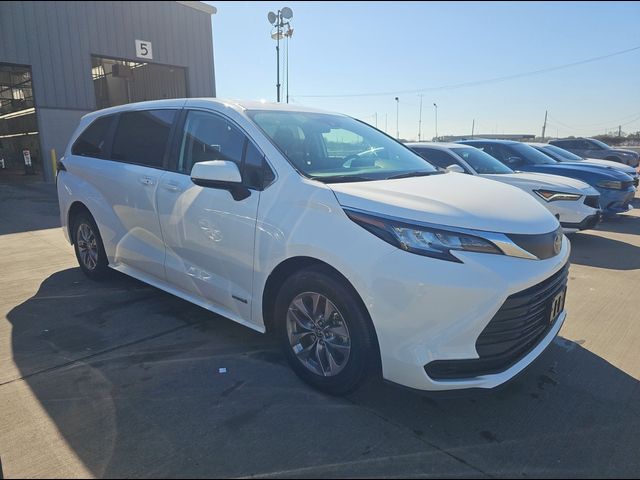 2021 Toyota Sienna LE