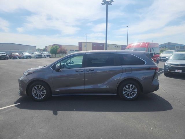 2021 Toyota Sienna LE