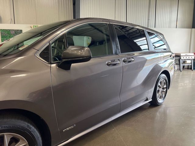 2021 Toyota Sienna LE