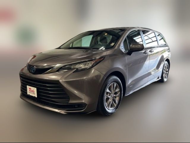 2021 Toyota Sienna LE