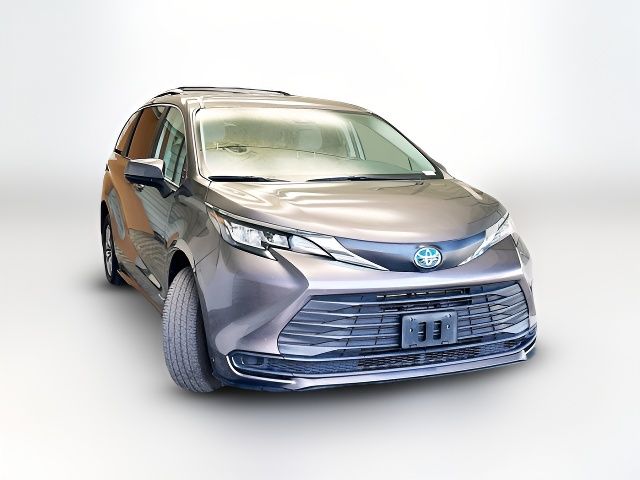 2021 Toyota Sienna LE