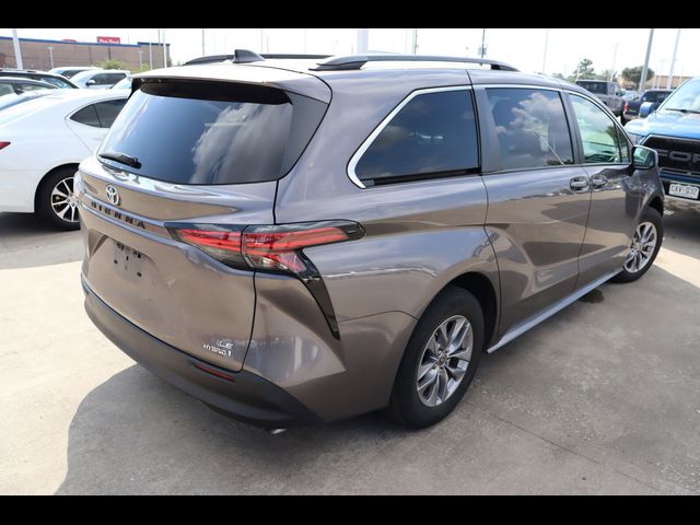 2021 Toyota Sienna LE