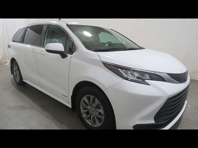 2021 Toyota Sienna LE